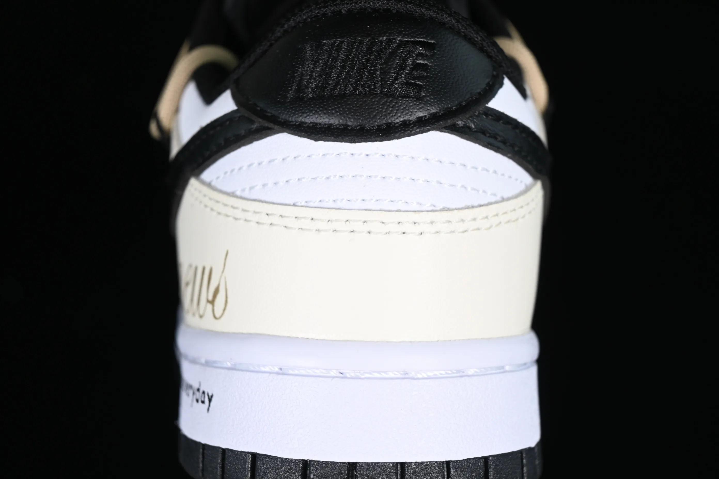 All categories Nk SB Dunk series Nk SB Dunk Low low-top sneakers Nk Dunk Low strap customization SB smashed backboard fashion casual sneakers DV0831-002